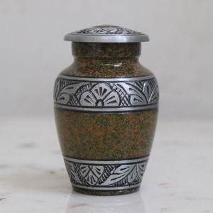 Petite urne souvenir de crémation en aluminium en laiton la plus vendue, conception magnifiquement gravée, impression personnalisée, coulée en toute sécurité pour les cendres - Product Image 2