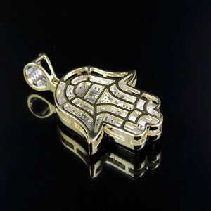 Colgante de mano de Hamsa de diamante de plata S925 Suerte y bendiciones espirituales Una pieza impresionante con diamante redondo - Product Image 3