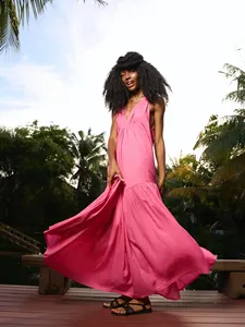 Robe longue rose OEM, vêtements féminins et flatteurs pour femmes, robe bohème rose sexy, col en V, dos nu, vente en gros - Product Image 4