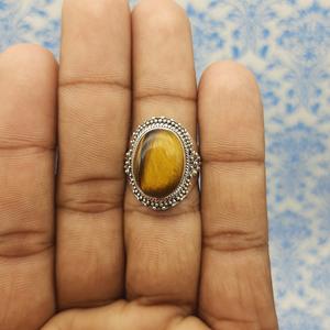 Vente en gros Bague en argent sterling 925 avec pierres précieuses et œil de tigre fabriqués à la main Design attrayant pour les mariages directement du fournisseur indien - Product Image 1