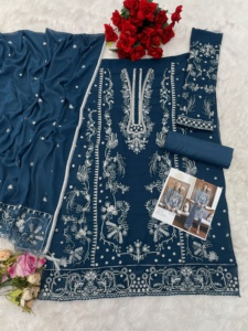 Costume pakistanais exclusif pour femmes avec broderie élégante et travail séquentiel parfait pour les fêtes de mariage célébration traditionnelle - Product Image 5