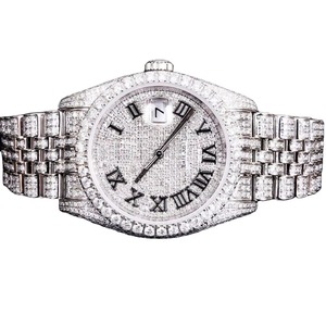 Montre à diamants en acier inoxydable argenté à la demande avec accents de cristal et bracelet en métal durable disponible au prix d'exportation - Product Image 1