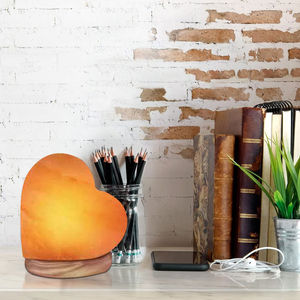 Sel blanc naturel de l'Himalaya OEM décor spirituel cristal naturel forme pyramidale mini lampes USB base en bois lampes de sel naturel - Product Image 4