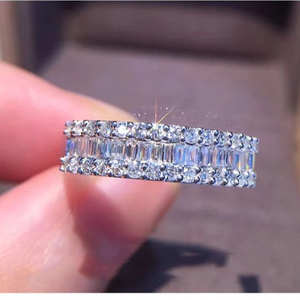 Anillo de Compromiso de Diamante Cultivado en Laboratorio con Claridad VVS en Oro Blanco de 14K para Mujer, Certificado IGI, Corte Baguette - Product Image 2