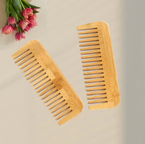 Vente en gros de serviettes écologiques personnalisées pour le séchage des cheveux des filles Lisseur et tressage en bambou naturel à dents larges Peigne directement en usine - Product Image 3