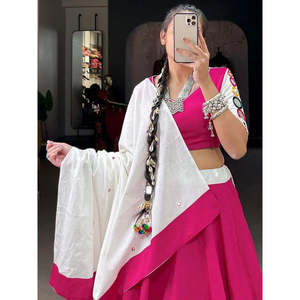 ชุดเลเฮนกาโชลีผ้าฝ้ายปักลายกระจกสีชมพูสวยงามสำหรับผู้หญิงในเทศกาลนาวราตรี - Product Image 4