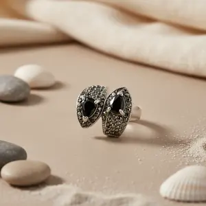 Bague de mode en argent 925 plaqué or rose et rhodium avec pierre noire pour femme, bijoux de déclaration, sertissage incrusté, marque privée sous licence - Product Image 1