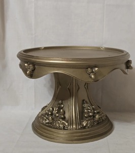 Support à gâteau élégant de style vintage en or pour la présentation de desserts, les événements à domicile, l'accueil des invités et les occasions spéciales, en provenance d'Inde - Product Image 3