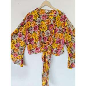 Free Size <b>Women's</b> Crop <b>Top</b> Vintage Floral Print Tie <b>Top</b> Bell Sleeve Casual <b>Silk</b> Wrap <b>for</b> Summer Party Most Trending Dot Pattern - Product Image 5