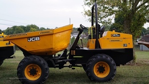 Camion benne compact diesel JCB 6TFT jaune pour travaux de construction et transport agricole - Product Image 3