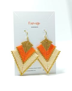 ต่างหูห้อยทรงเรขาคณิตสไตล์โบฮีเมียนสำหรับผู้หญิง ยี่ห้อ Namayo รุ่น Sunset Prism ชุบทอง 24K ประดับพู่มุกและเพชร เหมาะเป็นของขวัญทางศาสนา - Product Image 2