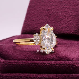 Timeless Three Stone Marquise Cut Lab Grown Diamond Anillo de compromiso 10K Oro sólido Lujoso Regalo de aniversario - Product Image 3