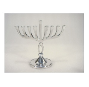 Nuevo soporte de mesa de aspecto hermoso Aluminio Menorah Rite Facetas de aluminio ligero Hanukkah Menorah portavelas - Product Image 3