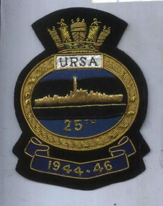 Insignia de corona bordada a mano con hilo metálico en forma de corona sobre fondo verde, la más vendida para gorras y accesorios de uniforme. - Product Image 5