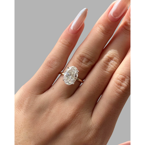 Anillo de Compromiso con Diamante Cultivado en Laboratorio de Corte Ovalado de 4.03 Ct, Certificado IGI, VS1, con Halo Oculto, Oro de 14K de Dos Tonos, Estilo Elegante - Product Image 2