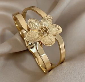 Porte-rond de serviette en métal clouté de diamants de luxe pour table à manger festive de réception de mariage glamour - Product Image 3