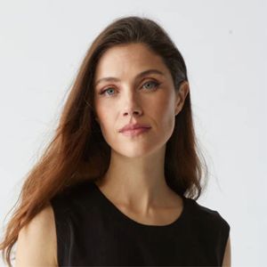 Haut court à manches courtes pour femmes à la mode-Tissu doux et confortable, parfait pour les journées superposées et plus fraîches" - Product Image 5