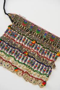 Ensemble de bijoux de mariée islamique en acier inoxydable de style boutique, avec cristaux, strass, perles colorées, motifs tribaux et pièces de monnaie, personnalisable - Product Image 4