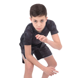 เสื้อแรชการ์ดเด็กแบบใหม่ ระบายอากาศได้ดี ป้องกันแบคทีเรีย เป็นมิตรกับสิ่งแวดล้อม สีพื้นเรียบ 220 GSM ทรงพอดีตัว สไตล์ MMA - Product Image 3