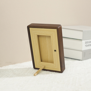 Cadre photo de luxe en bois de noyer, cadre photo en bois massif naturel fait main avec support - Product Image 5