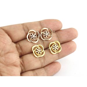 Pendientes de diamantes de oro amarillo de 18 quilates, aretes de flores reales, joyería de diseño floral hecha a mano - Product Image 4