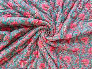 Couverture en coton de taille Queen imprimée à la main avec des motifs floraux, Jaipuri Razai, couverture chaude pour l'hiver - Product Image 2