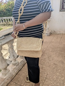 กระเป๋าสะพายไหล่สไตล์โบฮีเมียนวินเทจทำมือจากเส้นใยราฟเฟีย พร้อมสายสะพายโซ่ถัก ปิดด้วยกระดุม กันน้ำได้ เหมาะสำหรับทุกฤดูกาล - Product Image 2