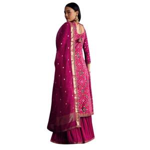 Patola púrpura y Bandhani Print Kurta Set con Banarasi Dupatta para fiesta de boda Recepción festiva Eventos culturales tradicionales - Product Image 3