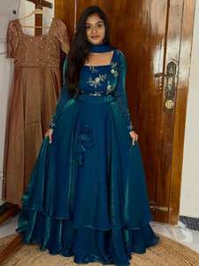 Blusa LAHenga de Estilo Imperio Moderno con Dupatta y Cinturón, Satén FANDY Pesado con Lentejuelas, Bordado con Cremallera, Largo hasta el Suelo, Natural - Product Image 3