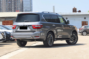 Nissan Patrol 2023 5.6L V8 SUV Premium 4x4 Capacités tout-terrain Historique d'entretien complet Faible kilométrage Titre propre Sans accidents - Product Image 6