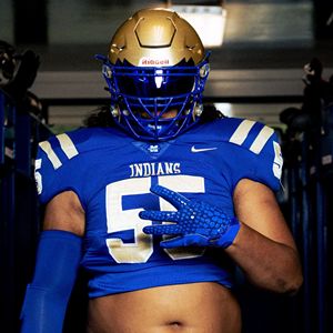 Gants de football de qualité supérieure avec poignée en silicone collante et dos respirant et sangle réglable pour le jour du jeu d'entraînement et l'utilisation en équipe - Product Image 4