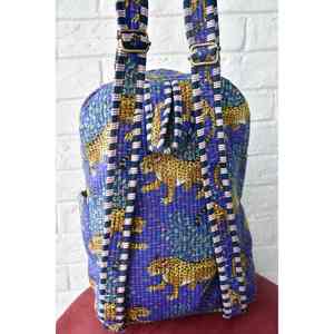 Mochila Unisex Le Souvenirs de Lujo, Impermeable, con Protección RFID, Ligera, con Patrón de Letras, Forro de Algodón Orgánico Suave, 25-50L - Product Image 1