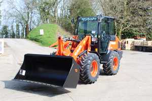 Oferta Especial: Cargadora de Orugas Kubota R070 4WD para Construcción y Agricultura, Alto Momento de Carga, Eficiente en Consumo de Combustible, Fácil Control, Gran Capacidad de Elevación - Product Image 6