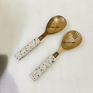 2024 เรซินไม้อะคาเซียราคาไม่แพงที่สุดพร้อมที่จับคอนกรีตเซิร์ฟเวอร์สลัด Flatware เซิร์ฟเวอร์สลัดที่ไม่ซ้ําใครพร้อมช้อนสูงและส้อม - Product Image 4
