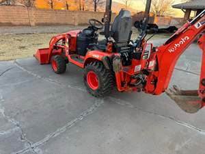 Tracteur utilitaire Kubota BX23S 2026 de qualité supérieure avec chargeur et pelle rétrocaveuse, 4x4, diesel, HST, prise de force, faible nombre d'heures, meilleur rapport qualité-prix, prêt à l'emploi agricole - Product Image 6