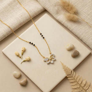 จี้ทองคำ 9 กะรัต ประดับเพชร รุ่นรอยัลแอนด์เพียว สำหรับมังกัลสุตร - Product Image 1