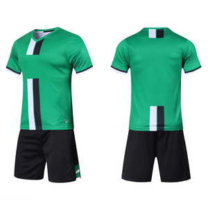 Vente en gros de maillots de football respirants personnalisés bon marché pour hommes, uniformes de football à séchage rapide imprimés par sublimation pour jeunes - Product Image 4