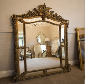 Miroir élégant en forme d'arc en or avec défilement décoratif en haut, ajout intemporel à n'importe quelle pièce, disponible au prix de gros - Product Image 3