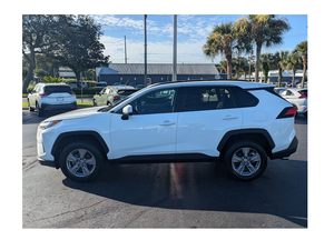 RAV4 XLE Hybride SUV d'occasion 2023 à prix abordable - Sièges en cuir, livraison disponible, 100% parfaitement fonctionnel, sans accident, garantie 1 an - Product Image 2