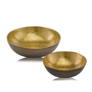 Ensemble de bols décoratifs en métal bicolore de qualité supérieure fini or et noir idéal pour le style de maison moderne et la décoration festive - Product Image 1