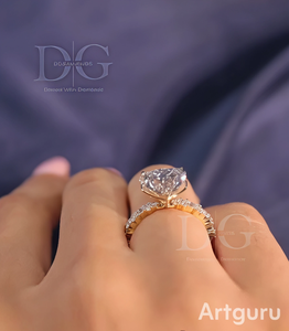 Bague en or jaune de style ethnique avec moissanite en forme de cœur de 2,40 carats, cinq pierres, pour fiançailles, mariage, anniversaire, fête, cadeau - Product Image 4