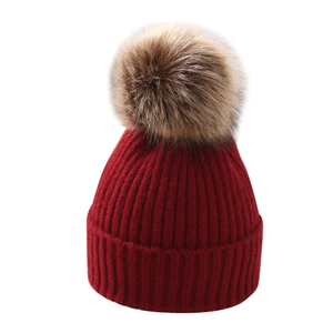2025 Bonnet d'hiver avec logo personnalisé Bonnet en laine de haute qualité avec pompon tricoté chapeau chaud en fourrure Pom Pom Bonnets de créateur pour le voyage - Product Image 5