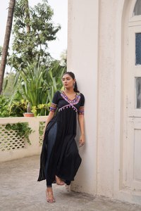 LAUNCHING Zain Exports MODERN FESTIVE PARTY WEAR REVERSIBLE REGULAR FIT DESIGNER <b>KURTI</b> FABRIC RAYON with KUTCHI GAMTHI WORK - Product Image 6