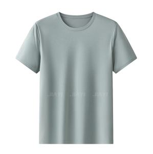 เสื้อยืดลำลองผู้ชายสำหรับฤดูร้อน ผ้าไม่เป็นขุย พิมพ์ลายโลโก้ด้านหน้า คอกลม ทรงปกติ น้ำหนัก 220 กรัม ผ้าถัก 100% คอตตอน - Product Image 1