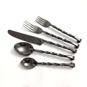 Diseño clásico Cuchillo de alta calidad Tenedor Cuchara Juego de cubiertos de acero inoxidable Plateado Cubiertos de boda real Mango negro - Product Image 2