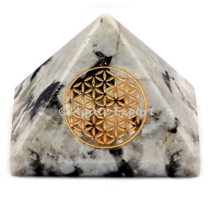 Pyramides en résine générateur d'énergie en résine Orgonite Orgone cristal Chakra pyramide en pierre pour esprit - Product Image 4