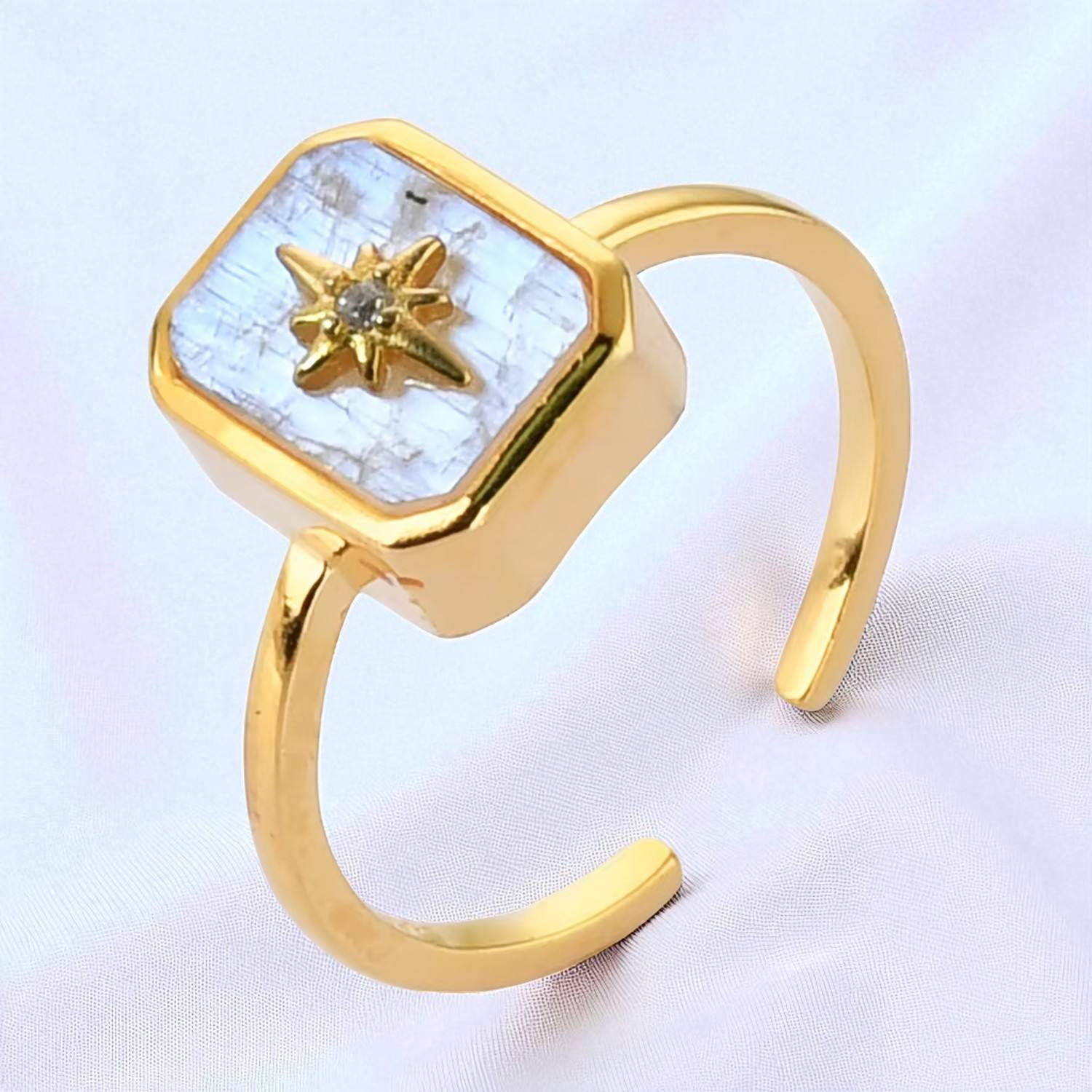 มูนสโตนสีรุ้ง