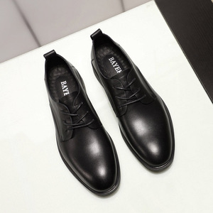 Des baskets respirantes à lacets de luxe pour hommes de qualité supérieure conviennent à la fois au bureau et aux occasions professionnelles. - Product Image 4