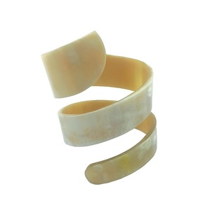 Pulsera de cuerno de búfalo de primera calidad con diseño ligero y cómodo para uso diario y eventos festivos al precio más bajo. - Product Image 4