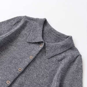 Pull à col en maille respirant à manches courtes avec logo frontal, imprimé vintage, 100 % polyester, collection automne 2025 pour femme - Product Image 2